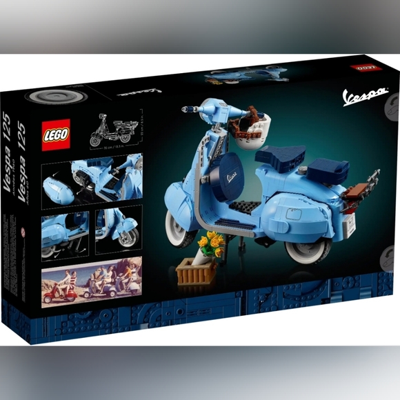 LEGO • Vespa 125 • 1107 Pieces • Item # 10298 - Picture 2 of 10